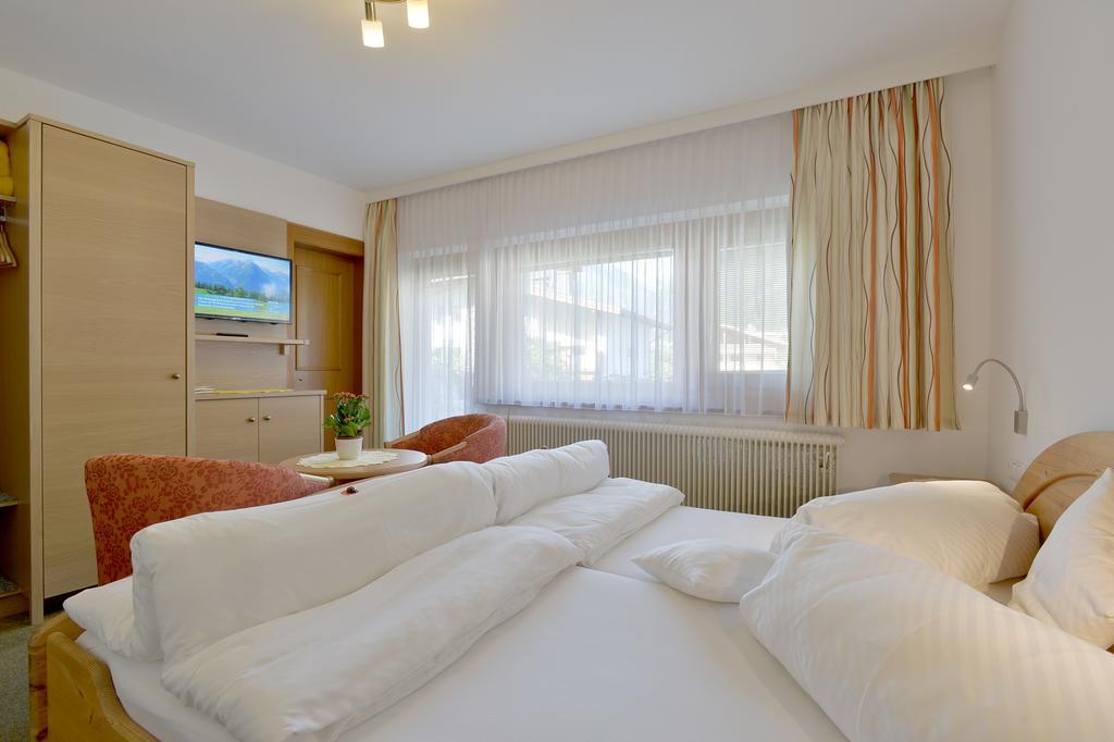 Gaestehaus Ahornblick Mayrhofen Habitación foto