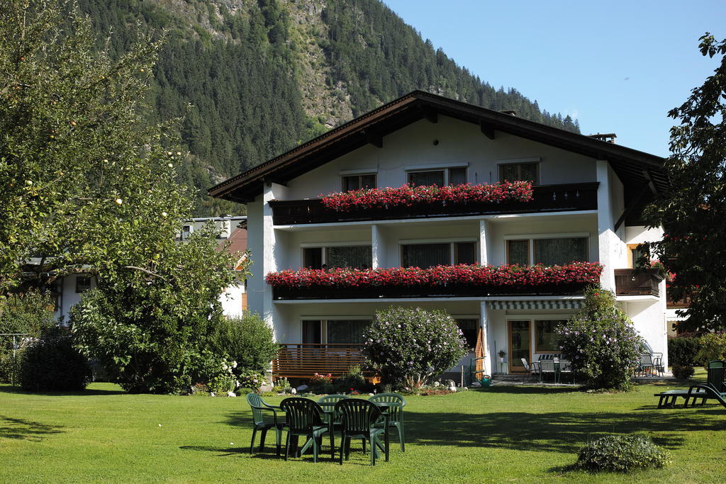 Gaestehaus Ahornblick Mayrhofen Exterior foto