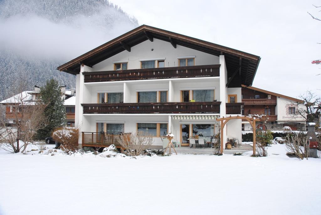 Gaestehaus Ahornblick Mayrhofen Exterior foto